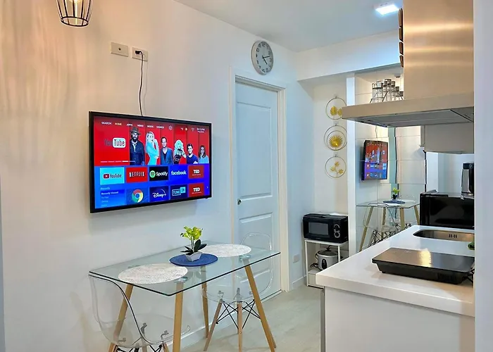 The Cozy-corner Staycation Azure Residences Aparthotel 3*